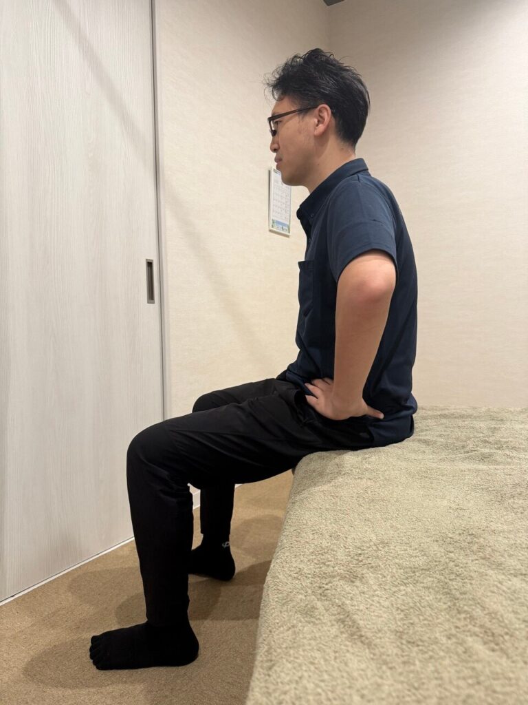 骨盤ゆらし 骨盤を後ろへ