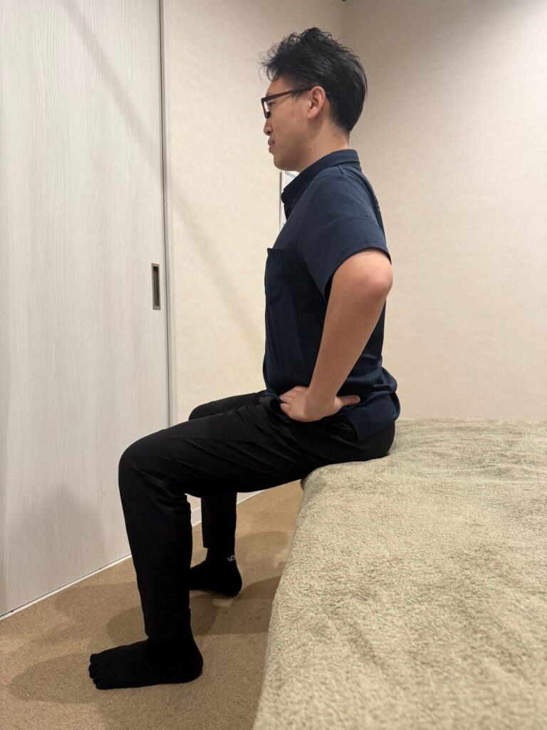 骨盤ゆらし 骨盤を前へ