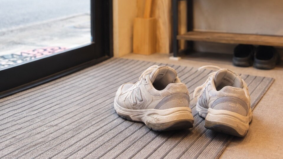 【靴の外側ばかり減っている気がする…】O脚や回外足？足元の歪みをチェック！